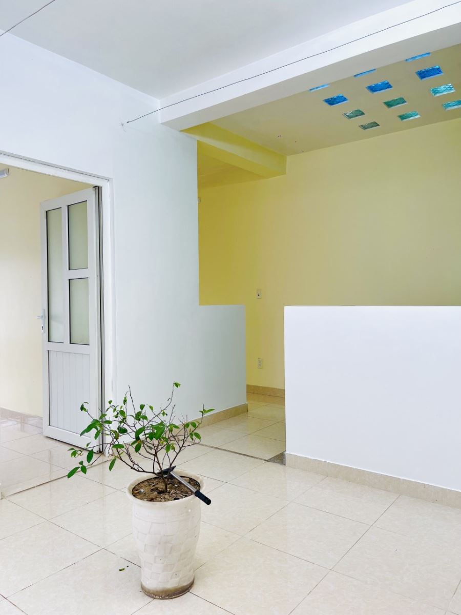 NHÀ NGÔ GIA TỰ ~50m2. Vị trí cực đẹp, ngõ to thông thương 